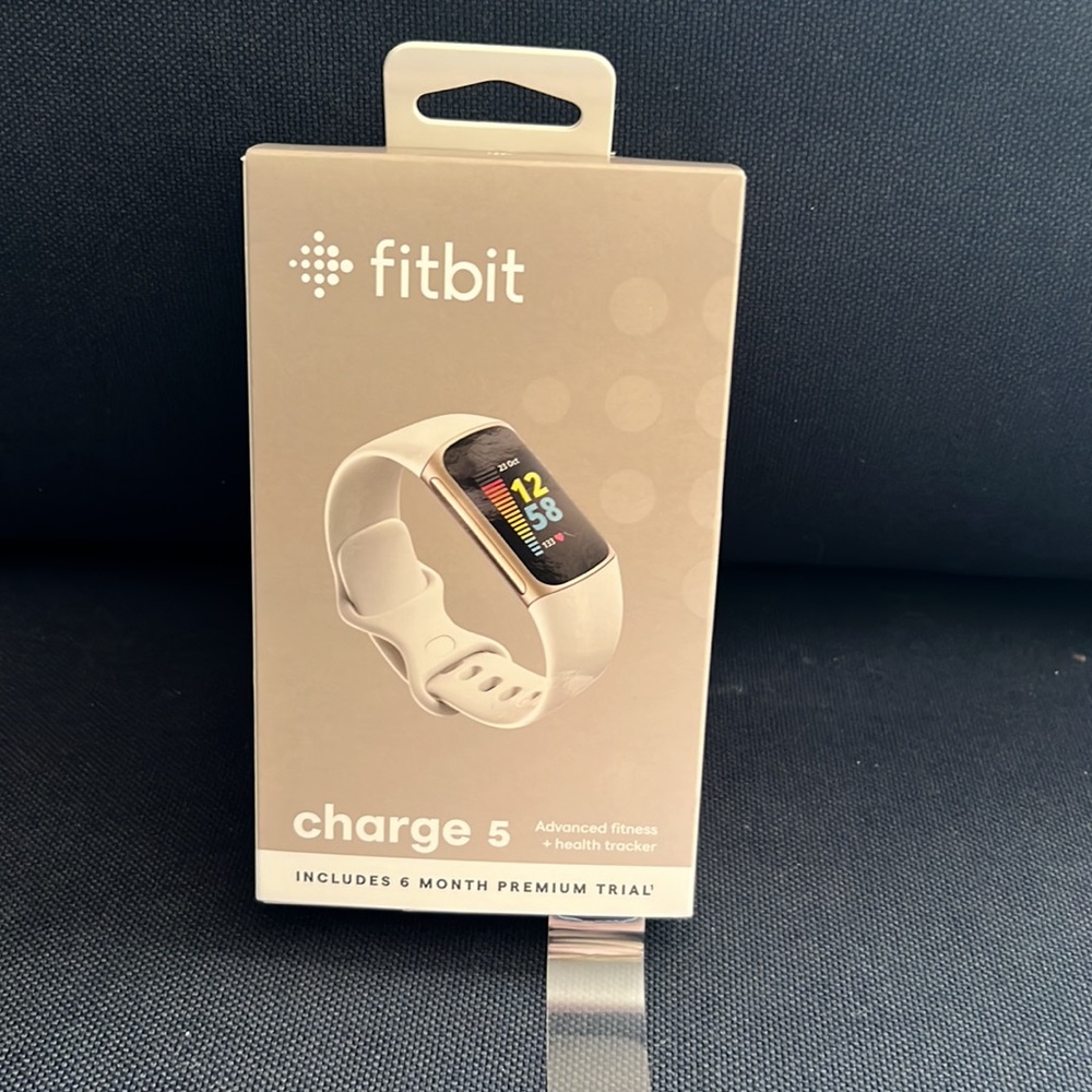 Fitbit charge 5 gold